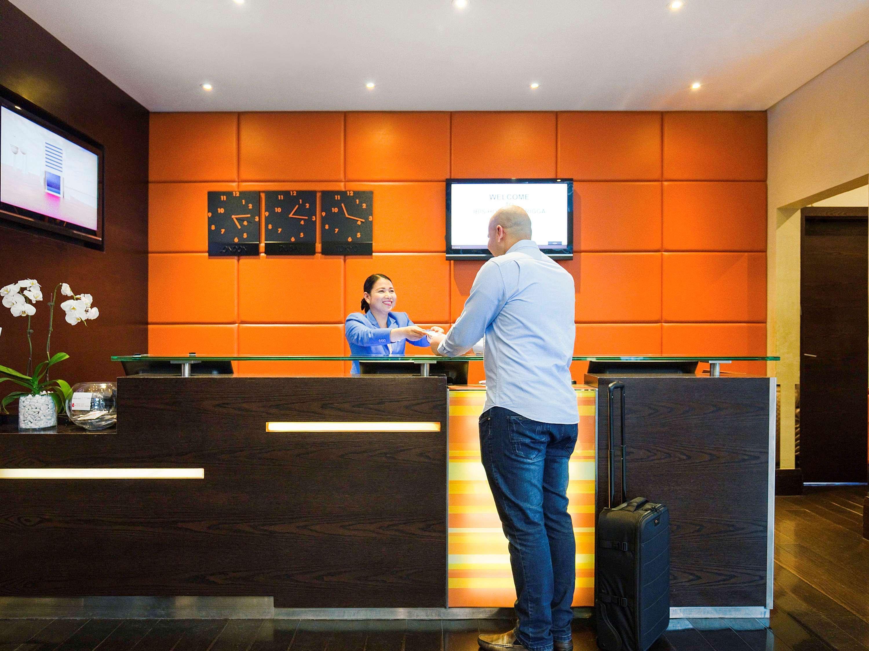 Ibis Al Rigga Hotell Dubai Exteriör bild